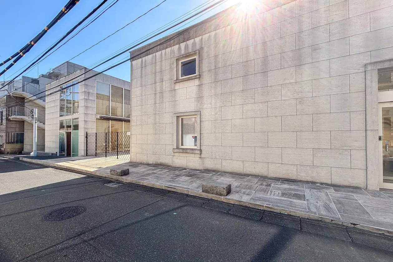 原宿3分、街とつながるテラス付き一棟貸しビル 外観