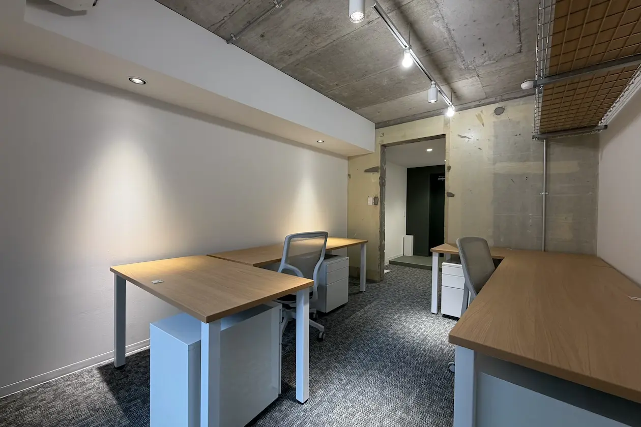 新宿5分、レトロモダンが魅力のフルセットアップ