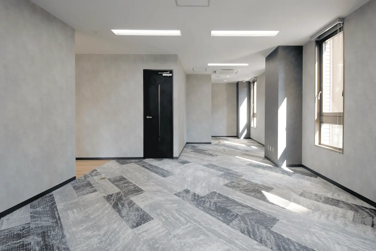 恵比寿、コンパクトな家具付きセットアップ 室内