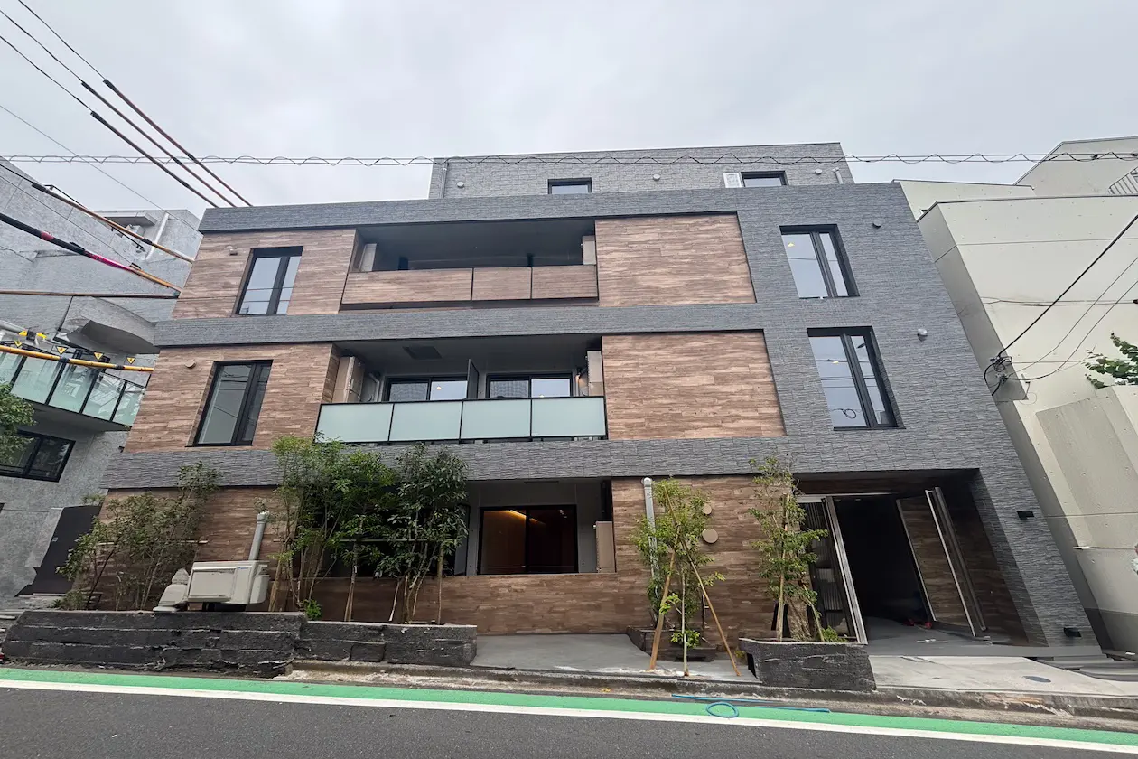 神宮前のデザイナーズSOHOのファサード