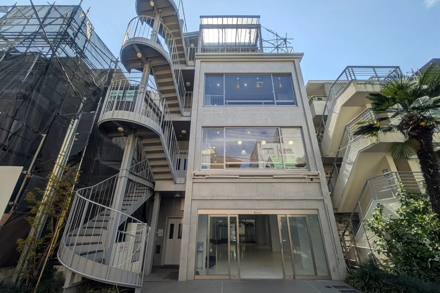 表参道、開放感と余白の一棟貸し居抜きオフィス