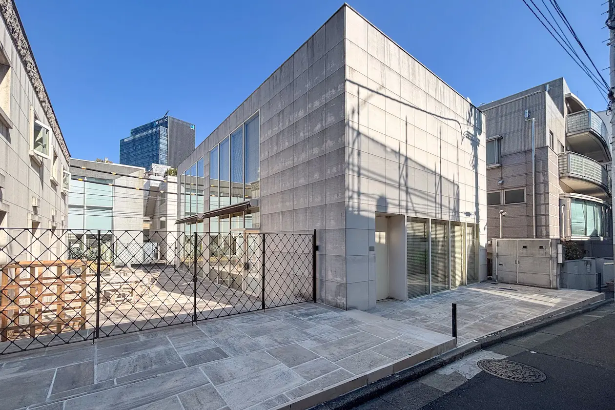 原宿3分、街とつながるテラス付き一棟貸しビル 外観