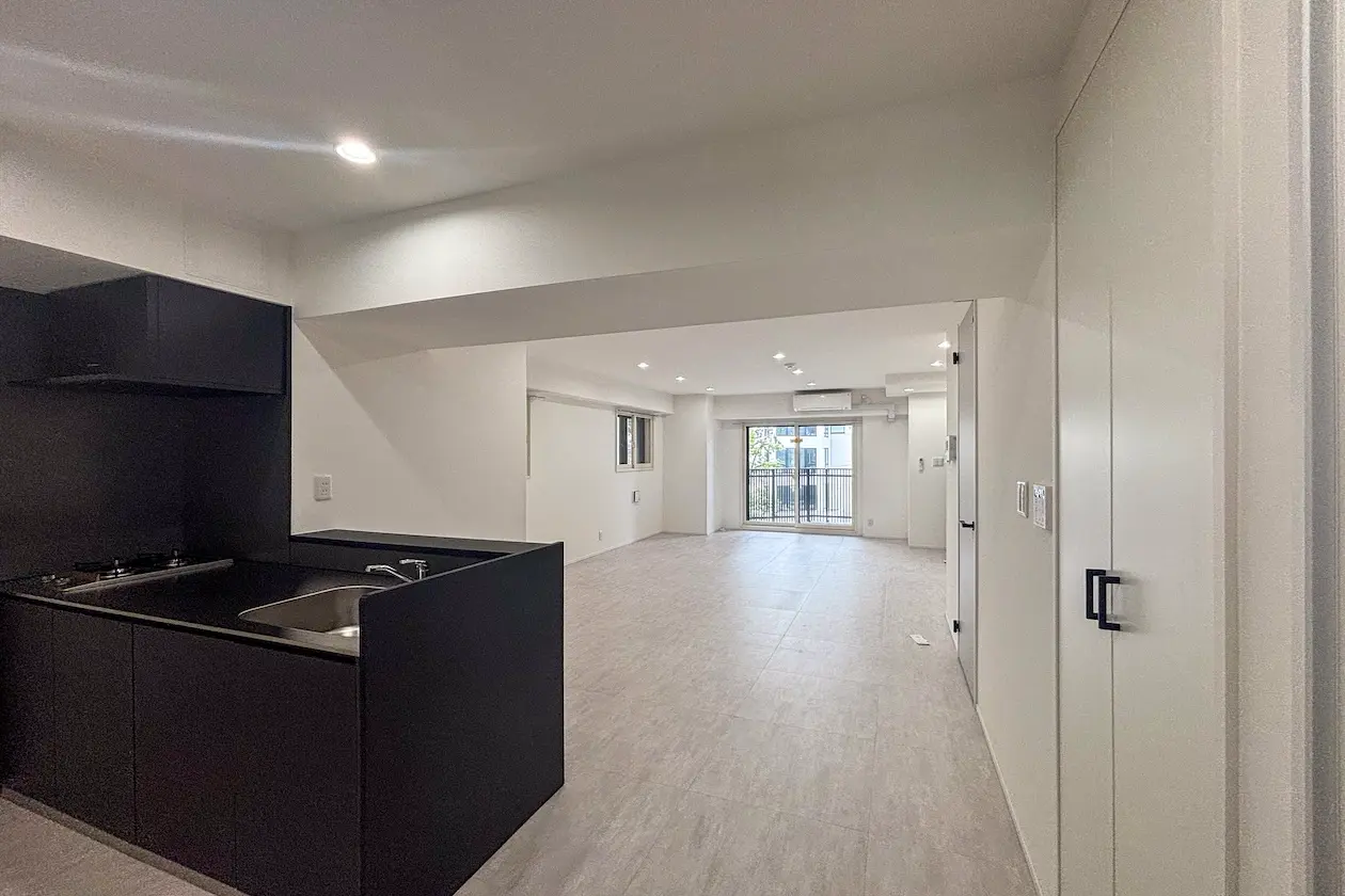 外苑前、築浅で整う2LDKのSOHOをサロンやオフィスで