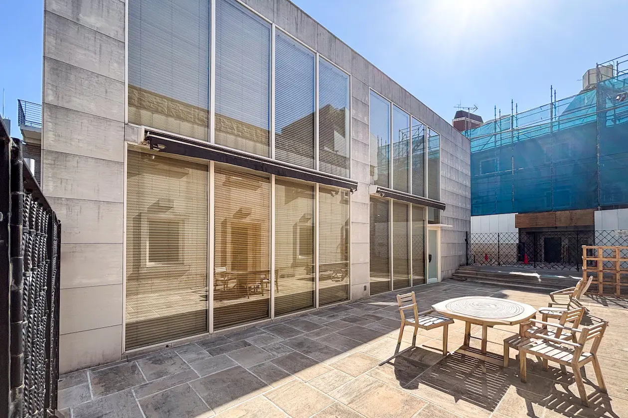 原宿3分、街とつながるテラス付き一棟貸しビル 外観