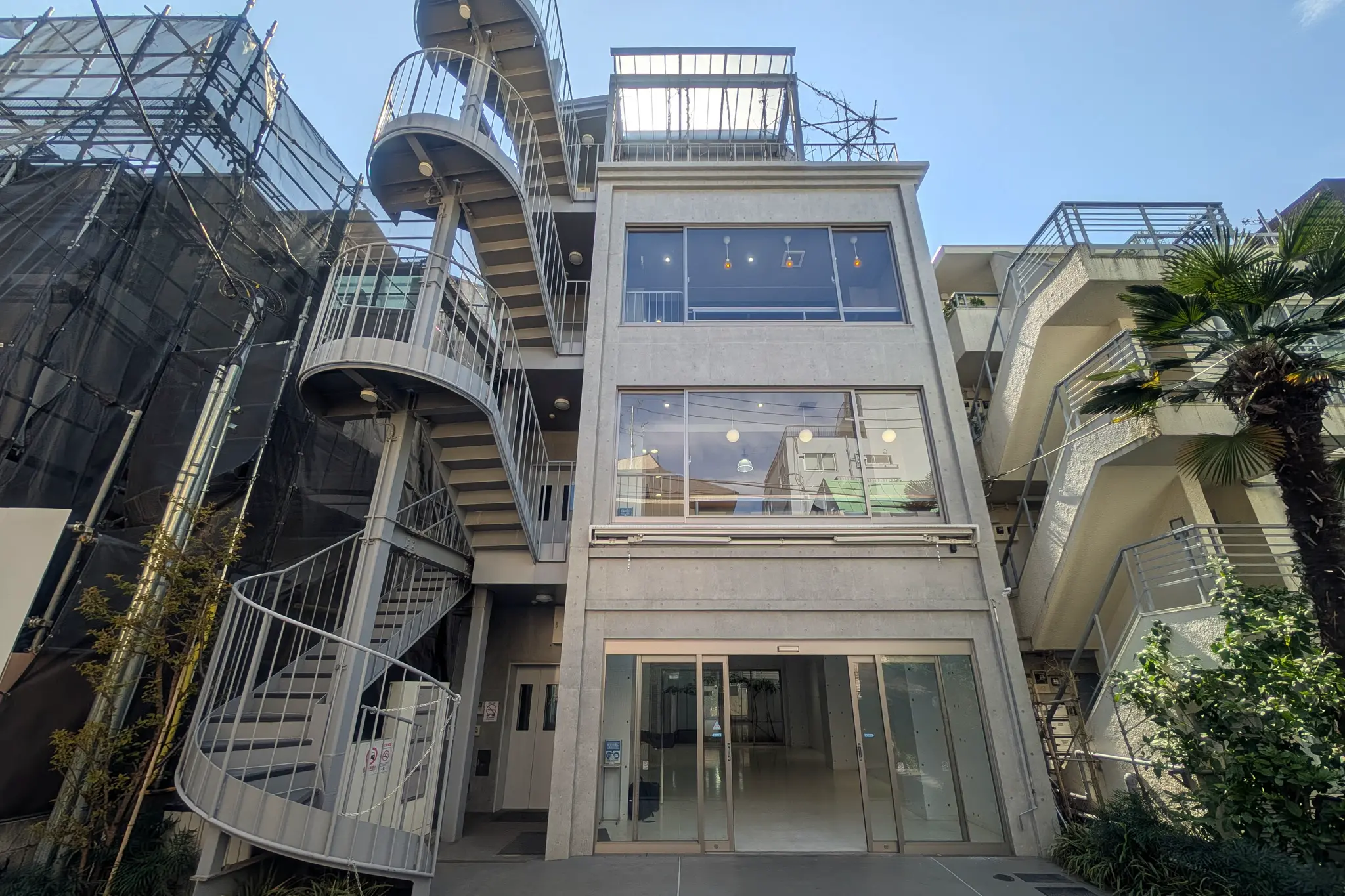 表参道、開放感と余白の一棟貸し居抜きオフィス 室内