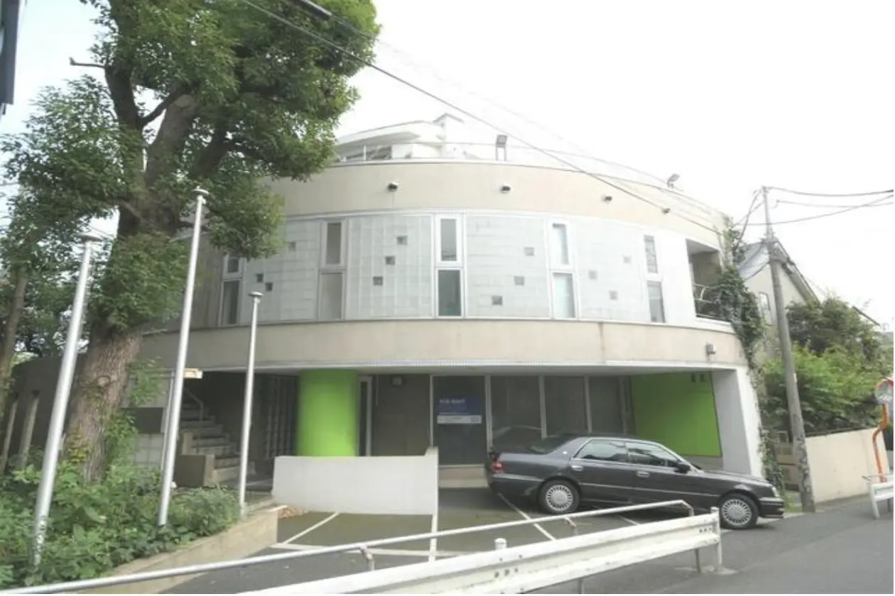 中目黒、彩光とモルタルが美しいリノベオフィス 室内