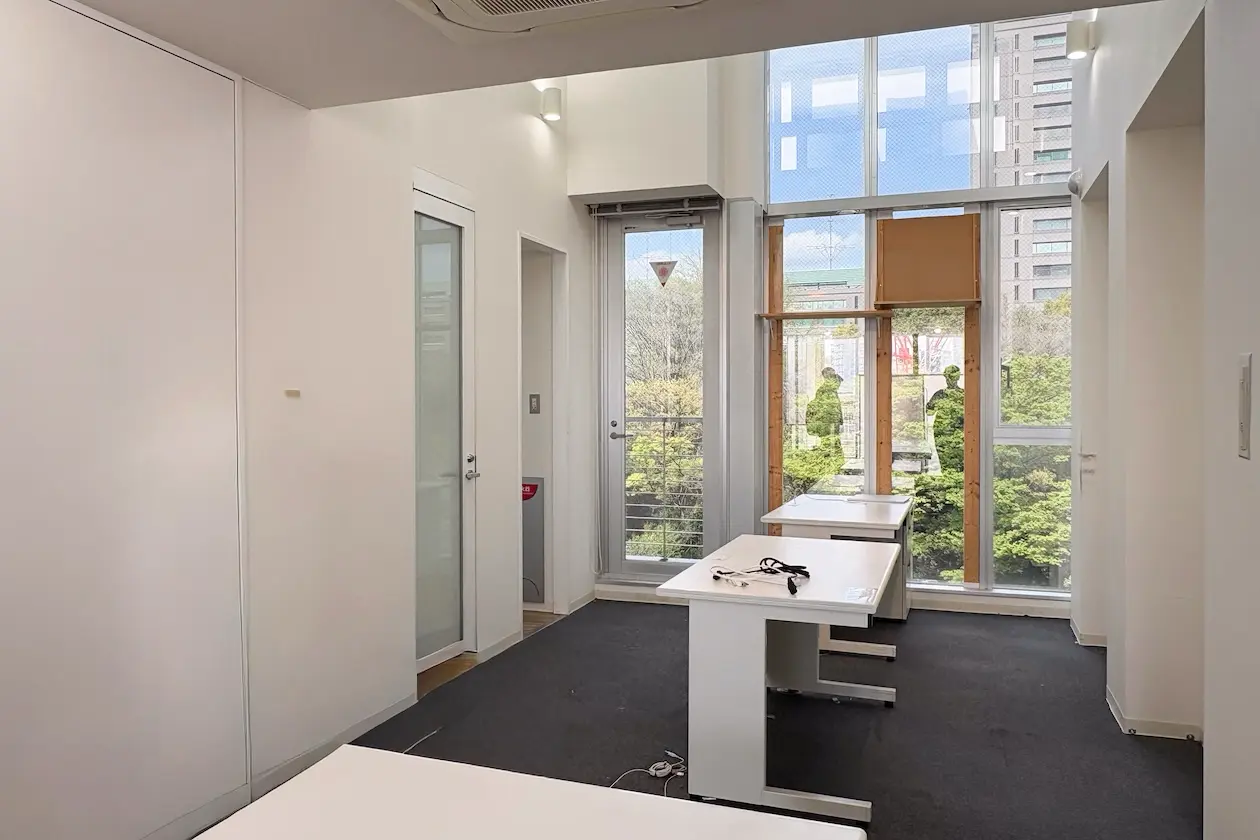 曙橋6分、一部天高5mの最上階ワンフロアオフィス