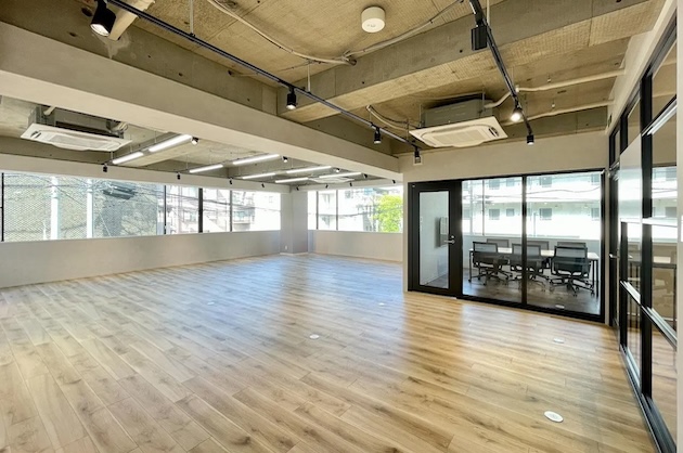 恵比寿5分、フルリノベの会議室付きデザインオフィス