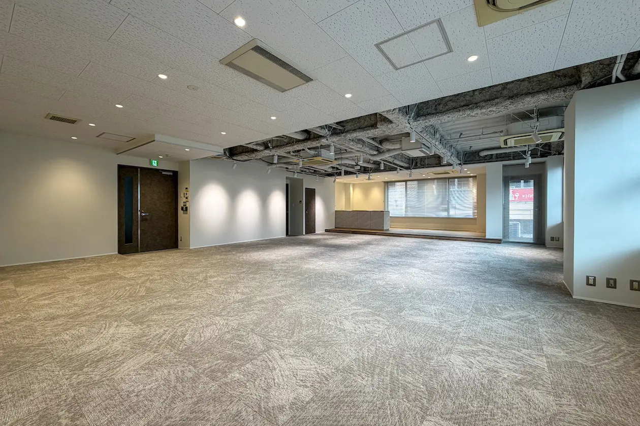 新橋3分、ワンフロアのスケルトン空間