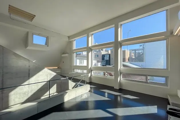 【募集終了】表参道、空に近い天高3.8mの新築戸建風SOHO