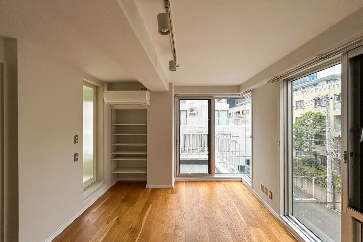 神宮前二丁目、名建築を味わう1LDKオフィスSOHO