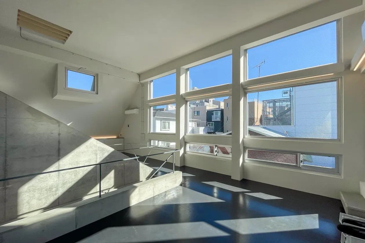 【募集終了】表参道、空に近い天高3.8mの新築戸建風SOHO