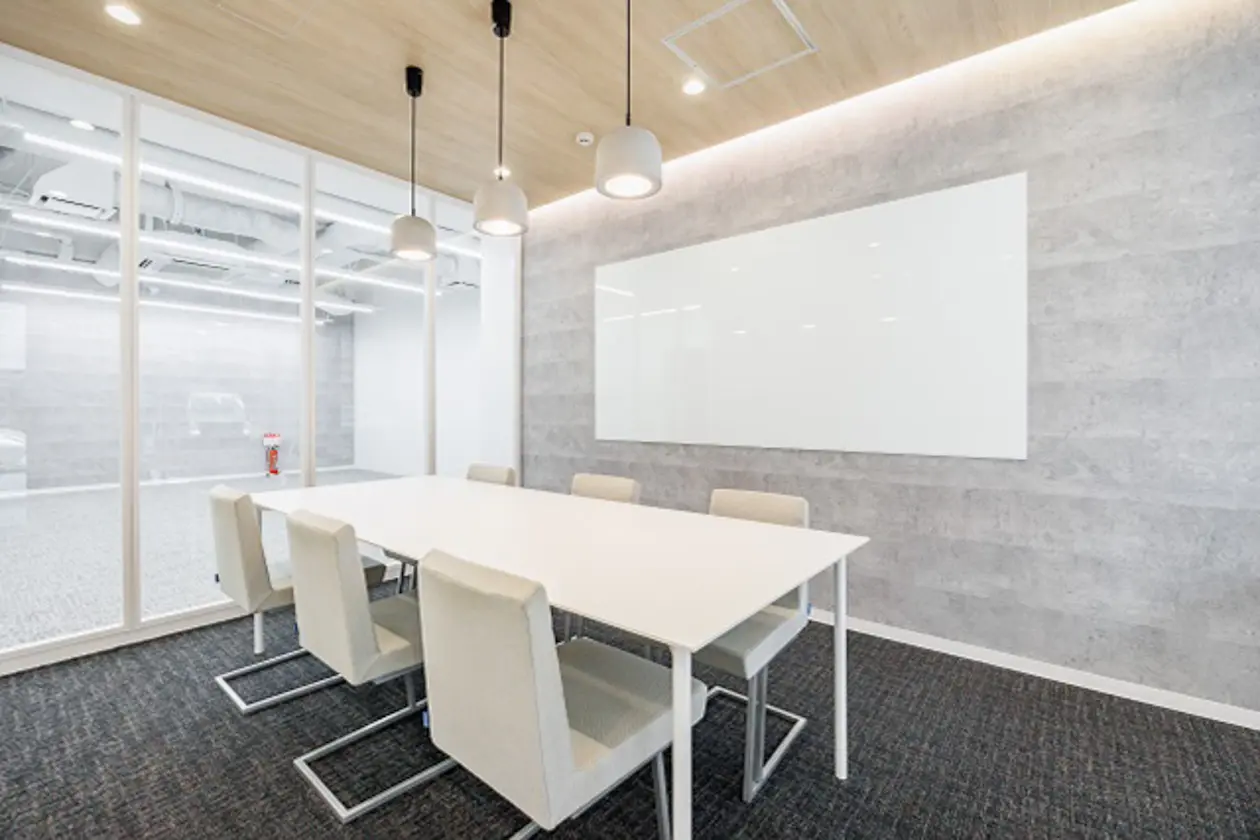 神田5分、1階路面の希少な会議室付オフィス