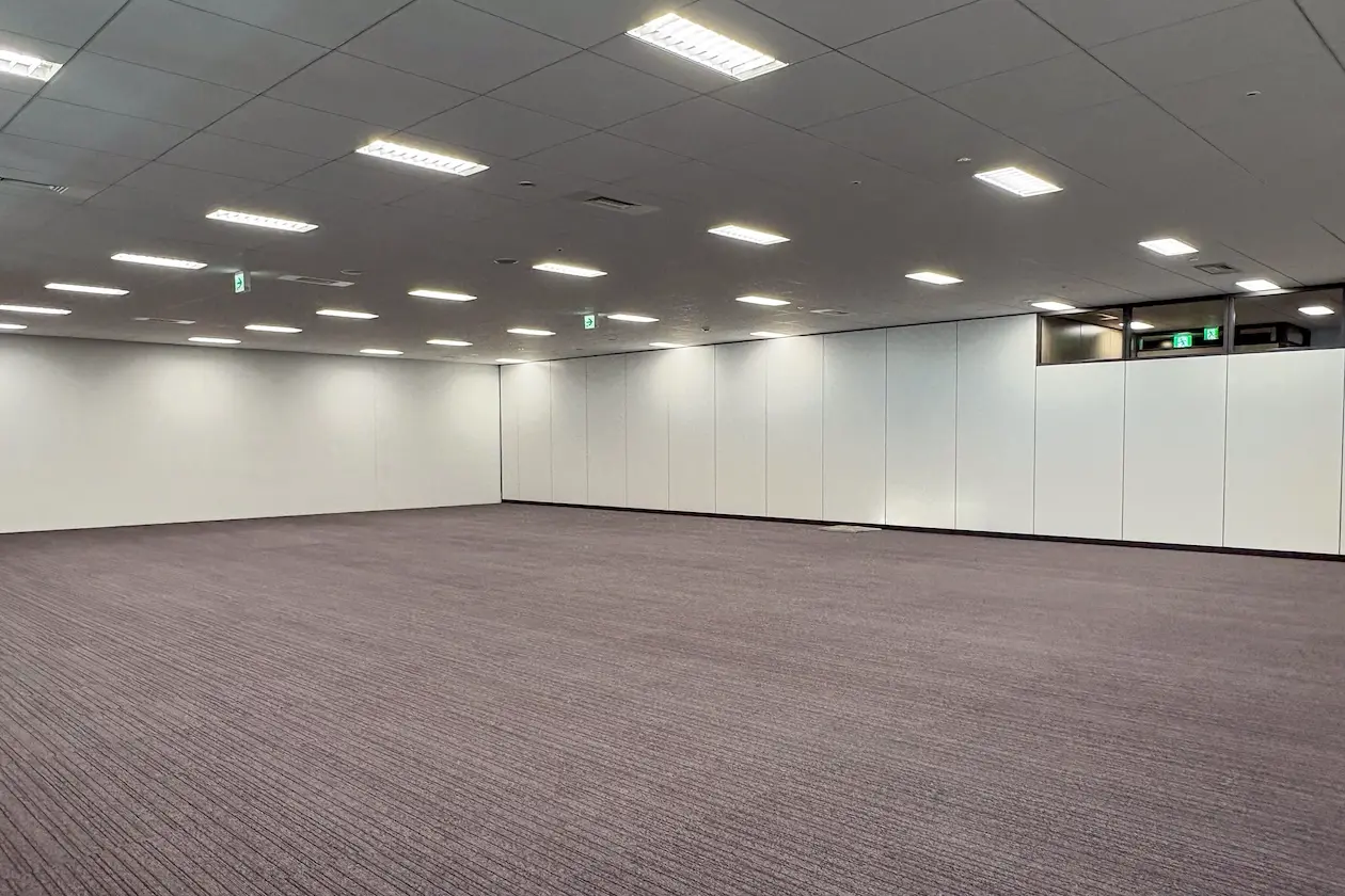 お台場、商業エリア直通の湾岸ビュー居抜きオフィス 室内