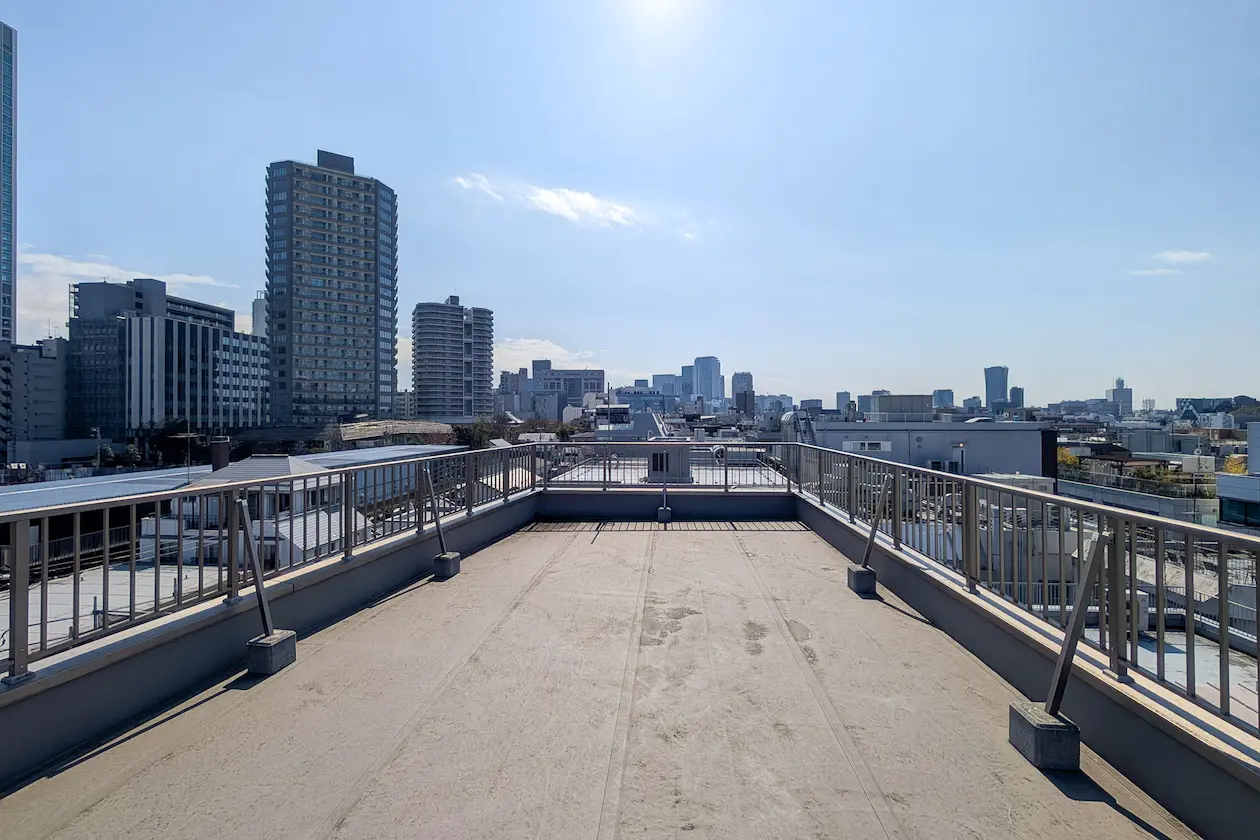 表参道オフィス 室内全景 開放的なワンフロア空間