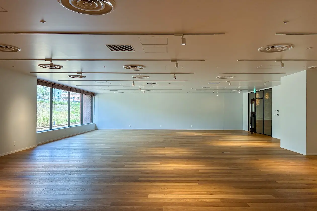 恵比寿、ガーデンプレイス内の大型リノベオフィス