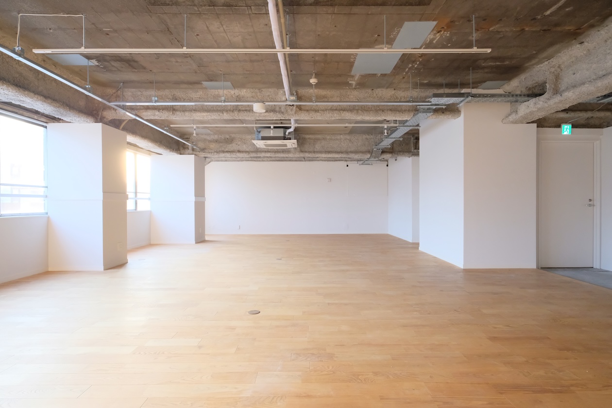 品川、無垢の風合い感じる居抜きオフィス