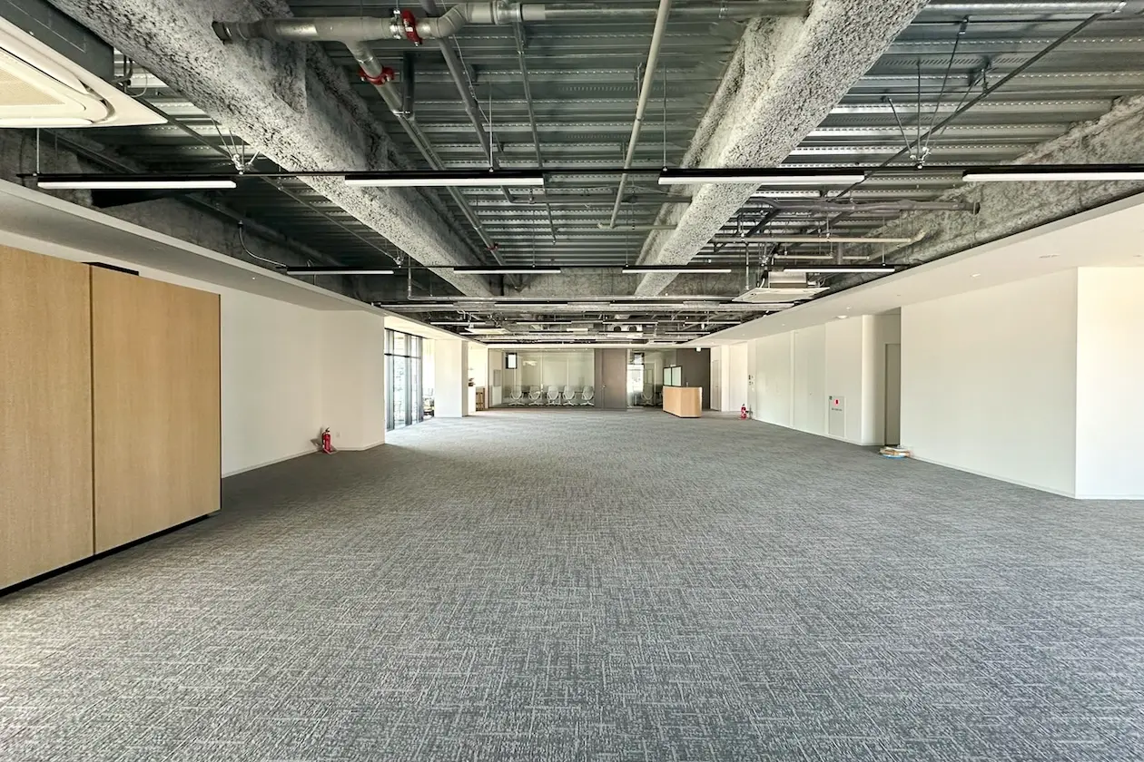 八丁堀、カフェ併設の新築セットアップオフィス