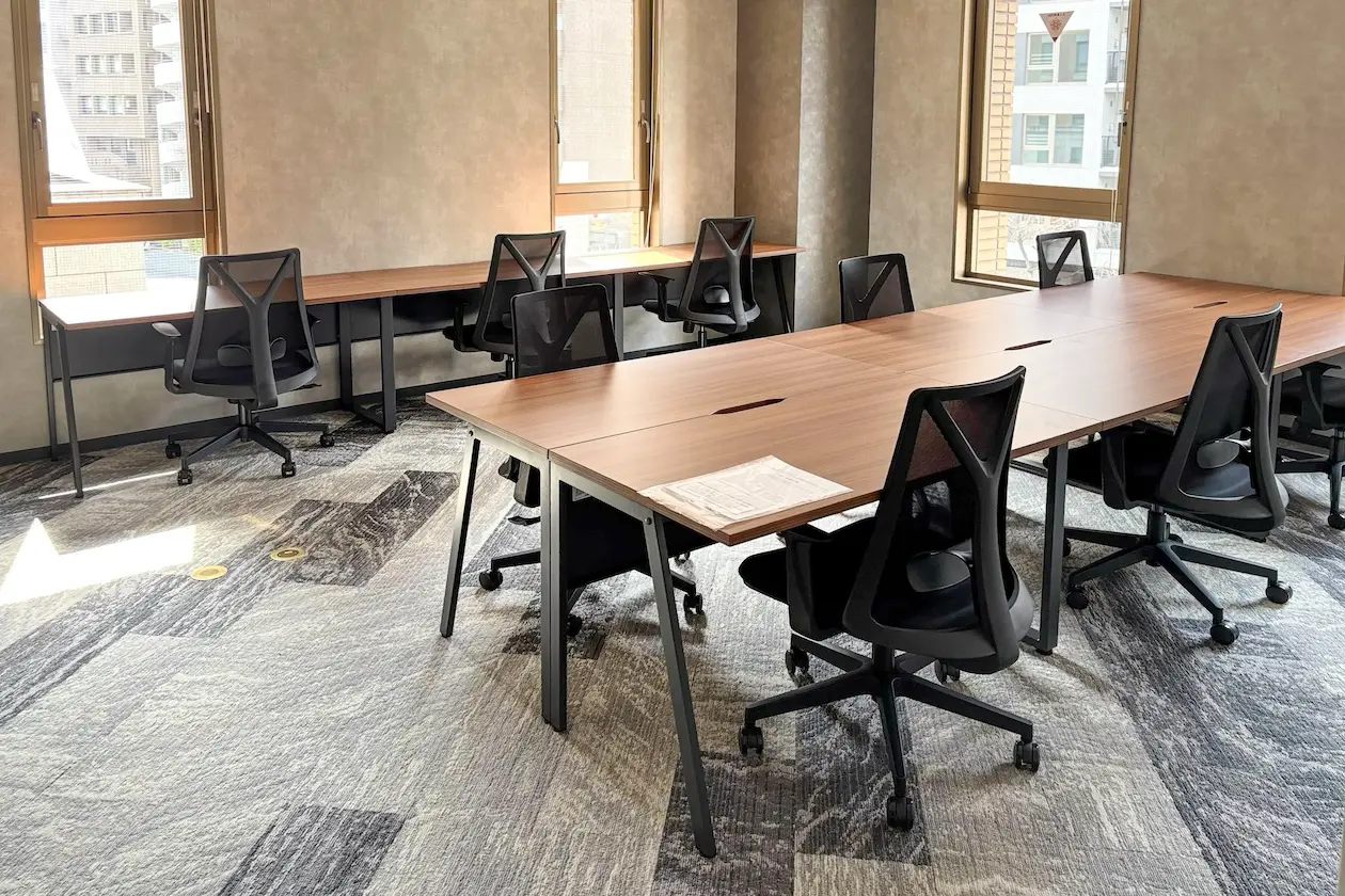 恵比寿、コンパクトな家具付きセットアップ 室内