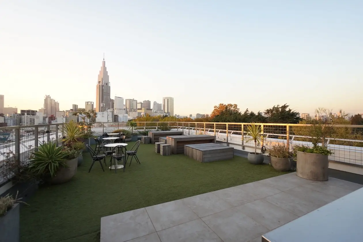 千駄ヶ谷3分、御苑の緑を望むリノベオフィス 室内