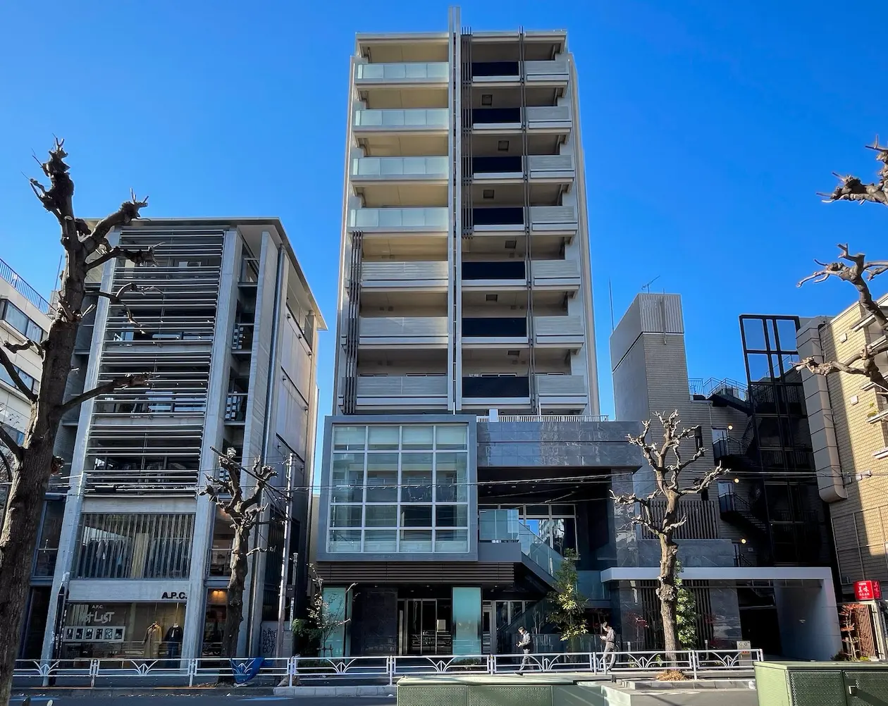 代官山、駅近に潜む1階大型スケルトン区画