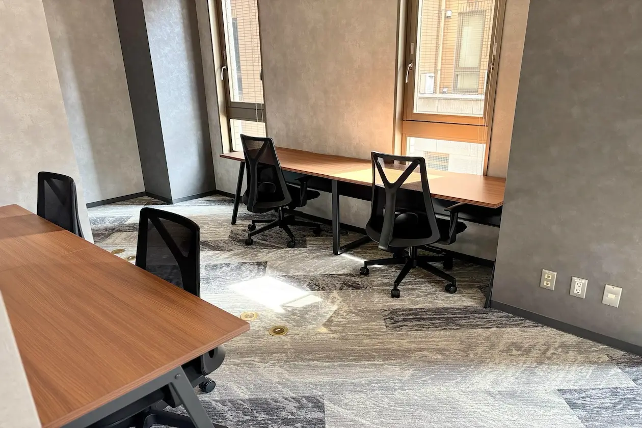 恵比寿、コンパクトな家具付きセットアップ 室内