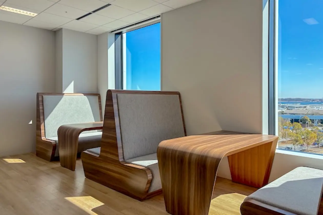 お台場、商業エリア直通の湾岸ビュー居抜きオフィス 室内