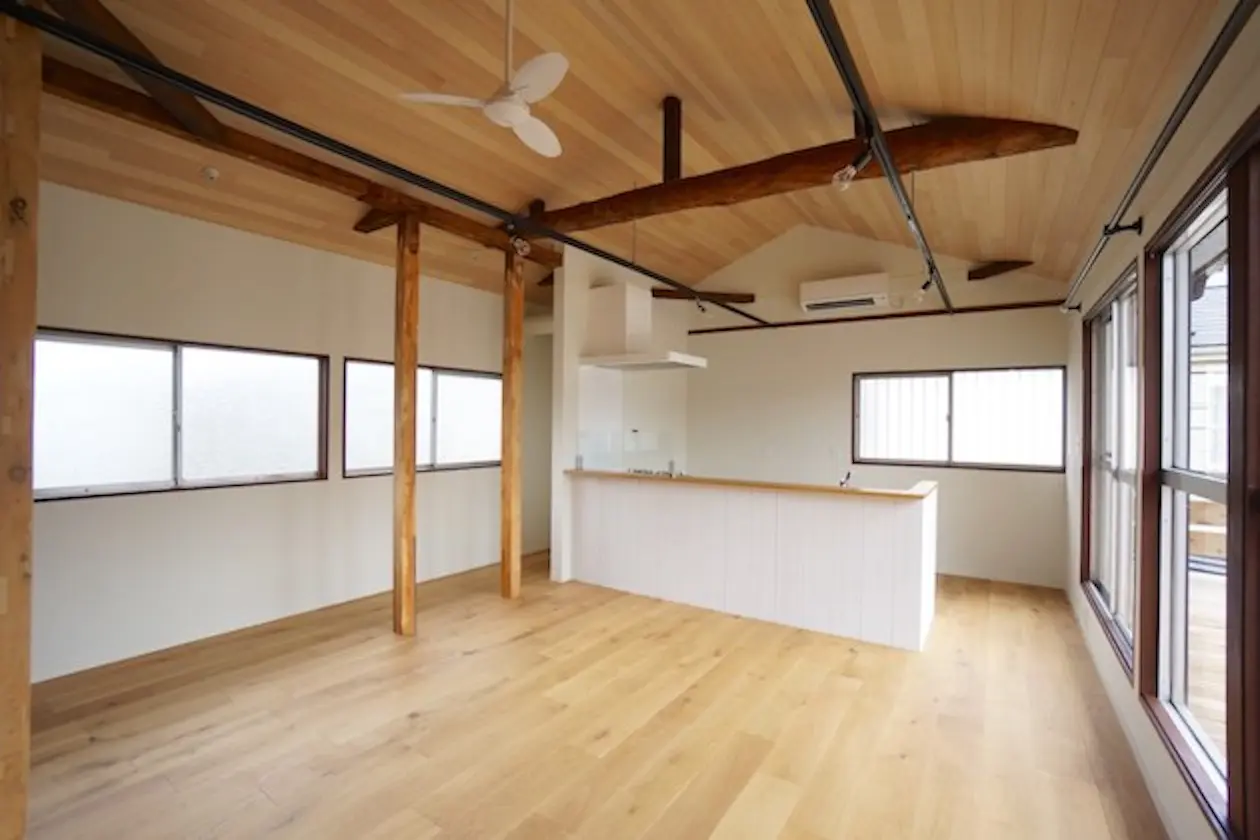 西小山、味わい深い木造リノベーション戸建SOHOを堪能する