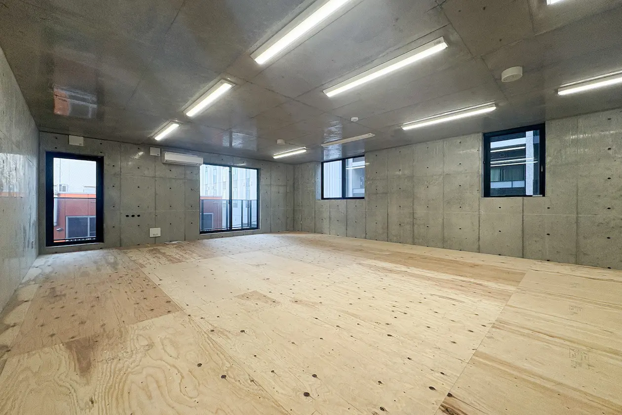 築地、店舗利用が可能な無機質を活かしたオフィス